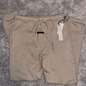 ESSENTIALS fear of god joggers NWT